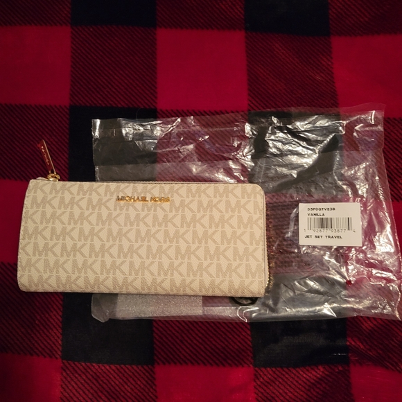 🎀MICHAEL KORS Jet Set Travel Large Logo Quarter-Zip Wallet Vanilla🎀 - Picture 8 of 8